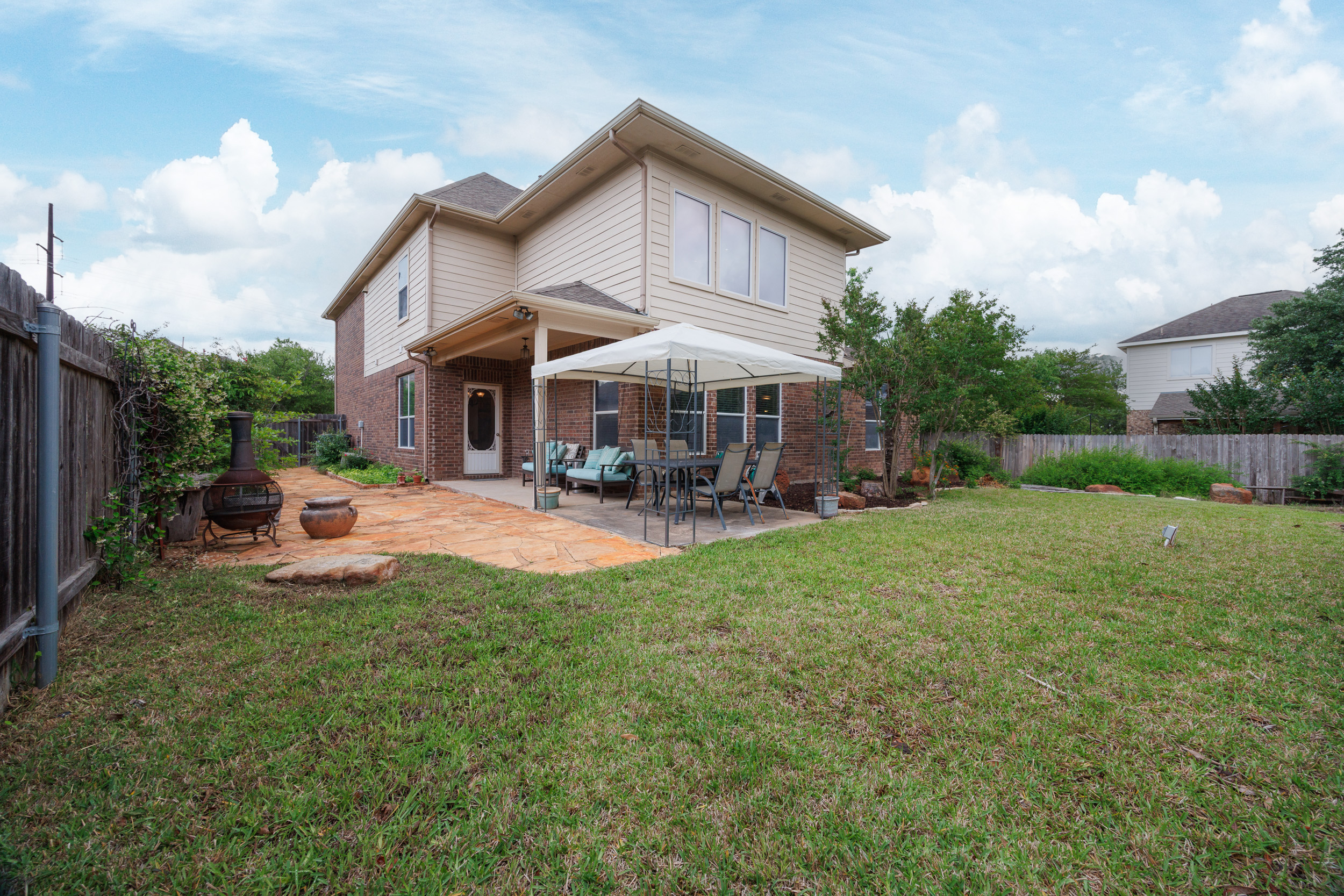 Well maintained backyard for Texas BBQ